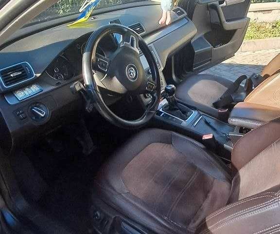 Фольксваген Пассат Варіант 2011 у Києві на Automoto.ua Сірий Фольксваген Пассат Варіант, об'ємом двигуна 1.6 л та пробігом 300 тис. км за 7000 $, фото 5 на Automoto.ua