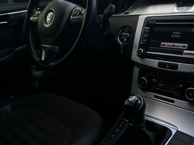 Сірий Фольксваген Пассат Варіант, об'ємом двигуна 2 л та пробігом 280 тис. км за 10000 $, фото 12 на Automoto.ua