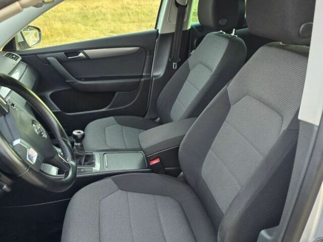 Сірий Фольксваген Пассат Варіант, об'ємом двигуна 2 л та пробігом 214 тис. км за 3400 $, фото 8 на Automoto.ua