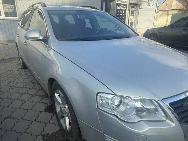 Серый Фольксваген Пассат Вариант, объемом двигателя 1.6 л и пробегом 300 тыс. км за 2999 $, фото 1 на Automoto.ua