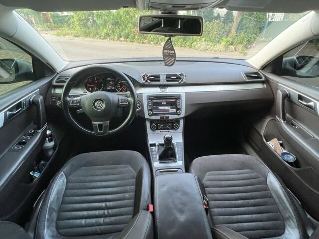 Сірий Фольксваген Пассат Варіант, об'ємом двигуна 2 л та пробігом 280 тис. км за 10000 $, фото 9 на Automoto.ua