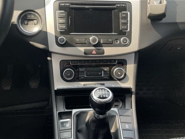 Сірий Фольксваген Пассат Варіант, об'ємом двигуна 2 л та пробігом 280 тис. км за 9700 $, фото 17 на Automoto.ua