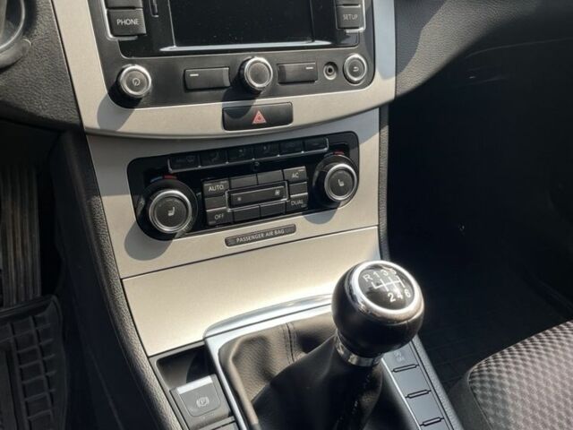 Сірий Фольксваген Пассат Варіант, об'ємом двигуна 2 л та пробігом 280 тис. км за 9700 $, фото 18 на Automoto.ua