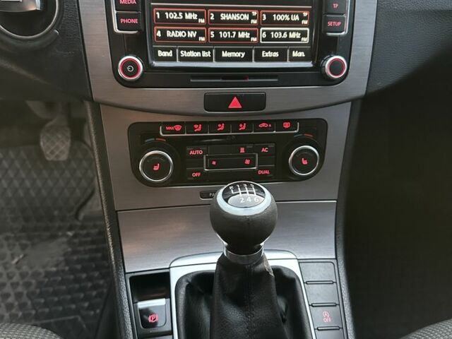 Серый Фольксваген Пассат Вариант, объемом двигателя 1.6 л и пробегом 276 тыс. км за 7000 $, фото 15 на Automoto.ua