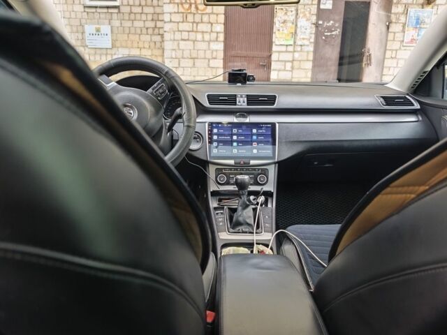 Сірий Фольксваген Пассат Варіант, об'ємом двигуна 2 л та пробігом 210 тис. км за 10500 $, фото 2 на Automoto.ua