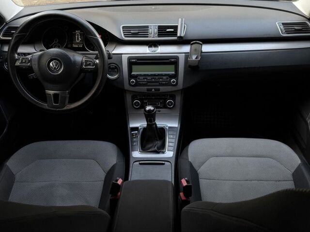 Серый Фольксваген Пассат Вариант, объемом двигателя 2 л и пробегом 295 тыс. км за 8600 $, фото 6 на Automoto.ua