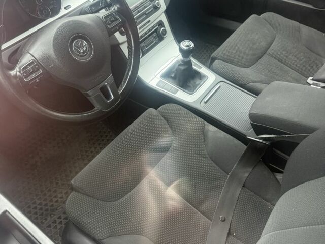 Серый Фольксваген Пассат Вариант, объемом двигателя 1.6 л и пробегом 300 тыс. км за 2999 $, фото 6 на Automoto.ua