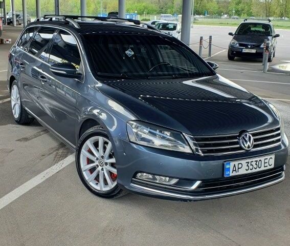 Фольксваген Пассат Вариант 2011 в Запорожье на Automoto.ua Серый Фольксваген Пассат Вариант, объемом двигателя 2 л и пробегом 320 тыс. км за 10200 $, фото 1 на Automoto.ua