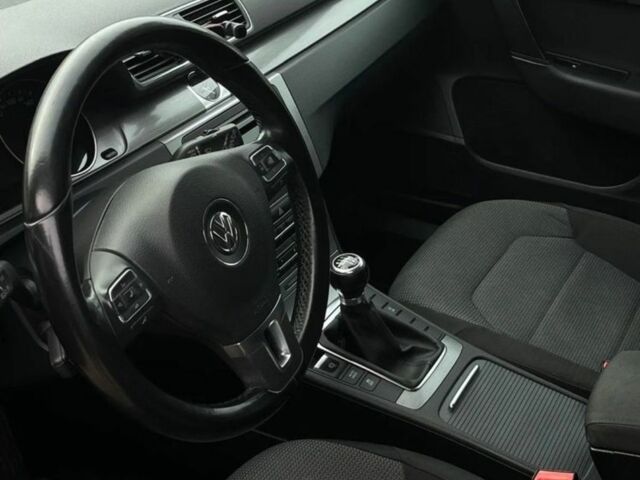 Серый Фольксваген Пассат Вариант, объемом двигателя 2 л и пробегом 217 тыс. км за 2800 $, фото 6 на Automoto.ua