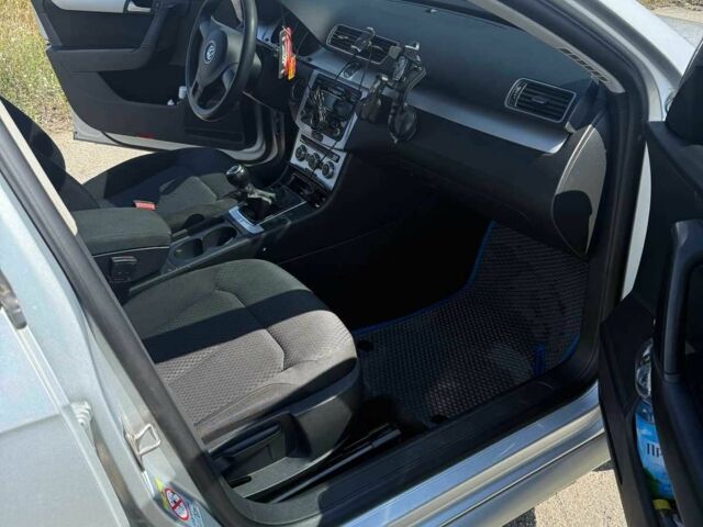 Фольксваген Пассат Вариант 2011 в Шполе на Automoto.ua Серый Фольксваген Пассат Вариант, объемом двигателя 2 л и пробегом 277 тыс. км за 10500 $, фото 3 на Automoto.ua