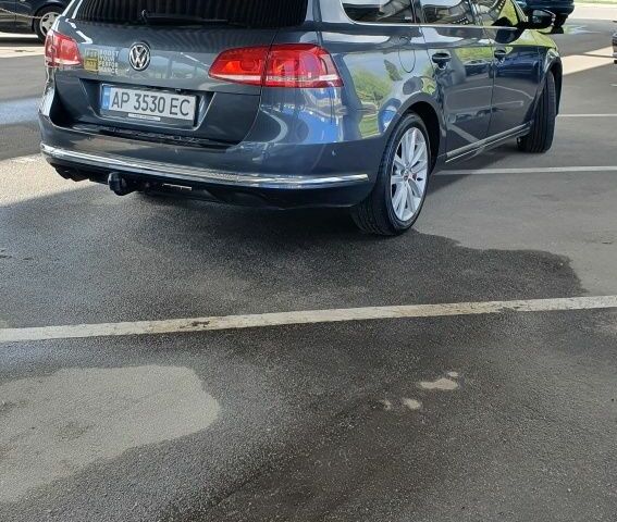 Фольксваген Пассат Вариант 2011 в Запорожье на Automoto.ua Серый Фольксваген Пассат Вариант, объемом двигателя 2 л и пробегом 320 тыс. км за 10200 $, фото 4 на Automoto.ua