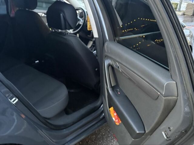 Сірий Фольксваген Пассат Варіант, об'ємом двигуна 2 л та пробігом 285 тис. км за 10000 $, фото 12 на Automoto.ua