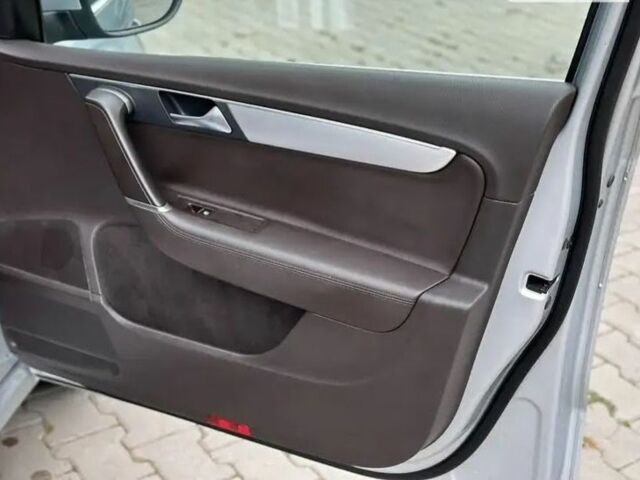 Сірий Фольксваген Пассат Варіант, об'ємом двигуна 2 л та пробігом 285 тис. км за 11800 $, фото 10 на Automoto.ua