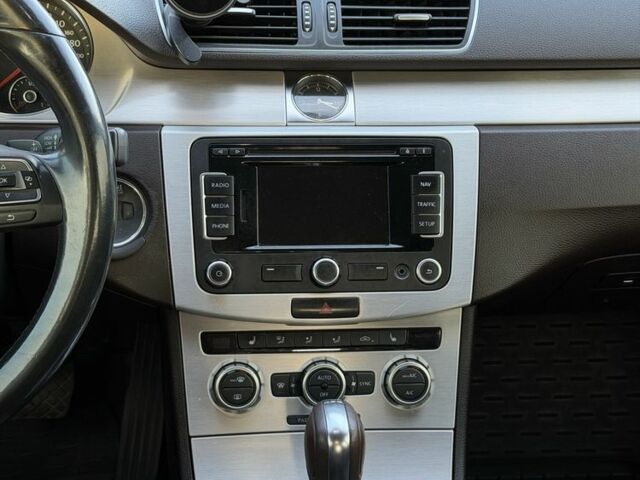 Серый Фольксваген Пассат Вариант, объемом двигателя 2 л и пробегом 274 тыс. км за 11500 $, фото 4 на Automoto.ua