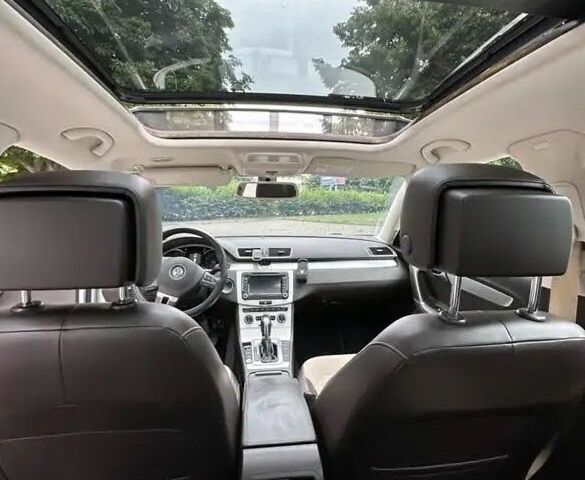 Сірий Фольксваген Пассат Варіант, об'ємом двигуна 2 л та пробігом 285 тис. км за 11800 $, фото 3 на Automoto.ua