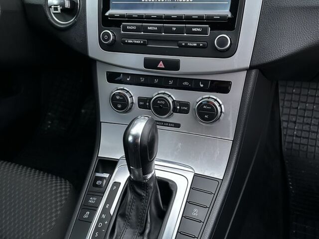 Серый Фольксваген Пассат Вариант, объемом двигателя 2 л и пробегом 260 тыс. км за 9650 $, фото 6 на Automoto.ua