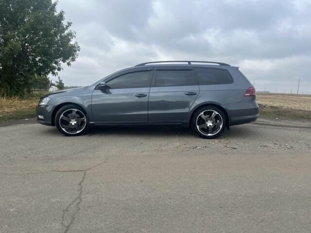 Серый Фольксваген Пассат Вариант, объемом двигателя 1.6 л и пробегом 333 тыс. км за 9200 $, фото 1 на Automoto.ua