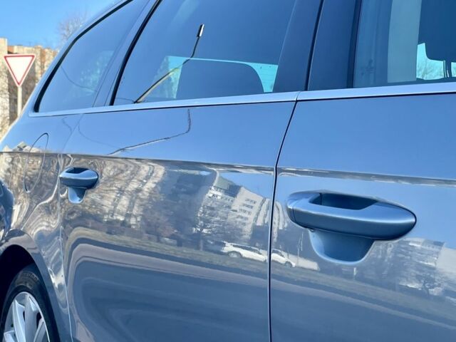 Сірий Фольксваген Пассат Варіант, об'ємом двигуна 2 л та пробігом 257 тис. км за 11590 $, фото 3 на Automoto.ua