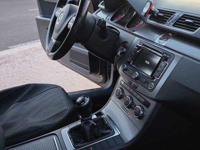 Фольксваген Пассат Вариант 2013 в Кременчуге на Automoto.ua Серый Фольксваген Пассат Вариант, объемом двигателя 1.4 л и пробегом 271 тыс. км за 8000 $, фото 10 на Automoto.ua