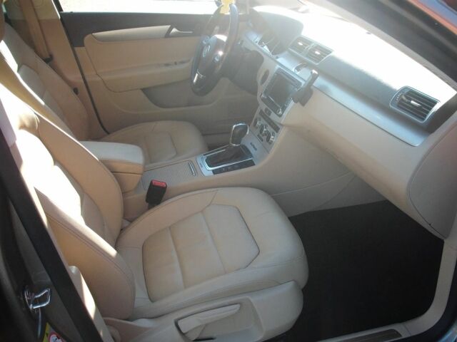 Серый Фольксваген Пассат Вариант, объемом двигателя 2 л и пробегом 221 тыс. км за 7600 $, фото 13 на Automoto.ua