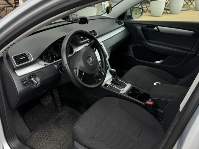 Сірий Фольксваген Пассат Варіант, об'ємом двигуна 2 л та пробігом 246 тис. км за 10500 $, фото 3 на Automoto.ua