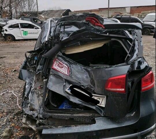 Серый Фольксваген Пассат Вариант, объемом двигателя 2 л и пробегом 262 тыс. км за 4200 $, фото 1 на Automoto.ua