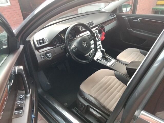 Серый Фольксваген Пассат Вариант, объемом двигателя 2 л и пробегом 350 тыс. км за 11000 $, фото 5 на Automoto.ua