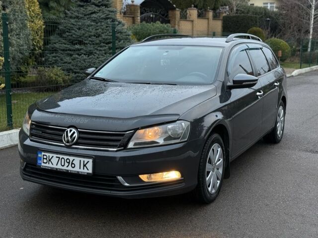 Серый Фольксваген Пассат Вариант, объемом двигателя 1.6 л и пробегом 300 тыс. км за 10200 $, фото 1 на Automoto.ua