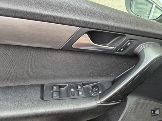 Сірий Фольксваген Пассат Варіант, об'ємом двигуна 2 л та пробігом 254 тис. км за 13000 $, фото 4 на Automoto.ua