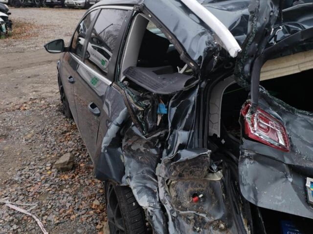 Серый Фольксваген Пассат Вариант, объемом двигателя 2 л и пробегом 262 тыс. км за 4200 $, фото 3 на Automoto.ua