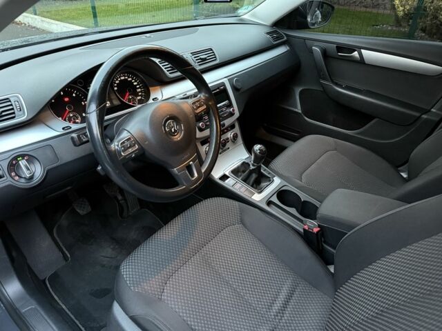 Серый Фольксваген Пассат Вариант, объемом двигателя 1.6 л и пробегом 300 тыс. км за 10200 $, фото 4 на Automoto.ua