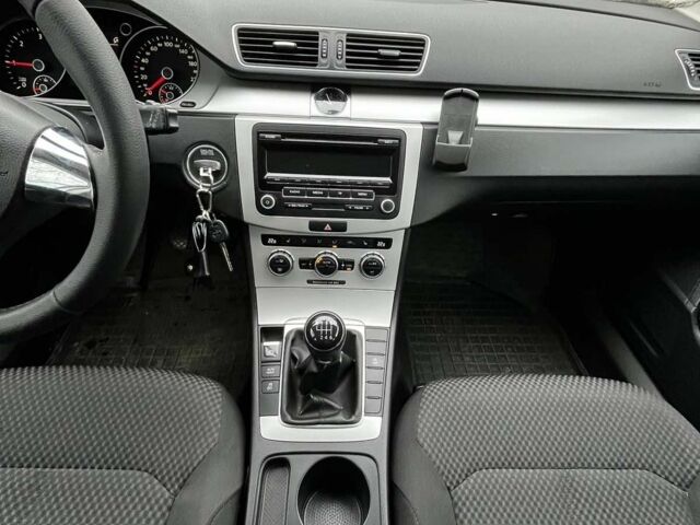 Серый Фольксваген Пассат Вариант, объемом двигателя 2 л и пробегом 171 тыс. км за 10700 $, фото 4 на Automoto.ua