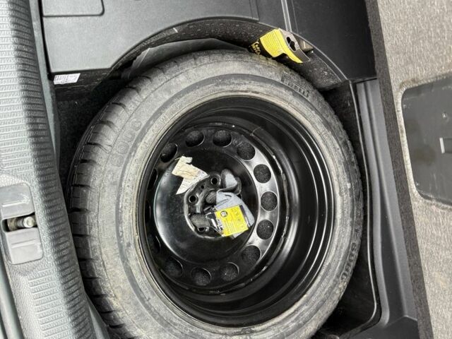 Сірий Фольксваген Пассат Варіант, об'ємом двигуна 2 л та пробігом 324 тис. км за 13500 $, фото 5 на Automoto.ua