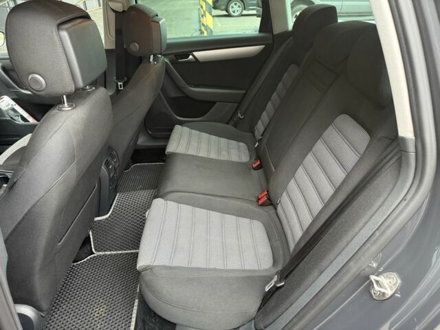 Сірий Фольксваген Пассат Варіант, об'ємом двигуна 2 л та пробігом 324 тис. км за 13500 $, фото 17 на Automoto.ua