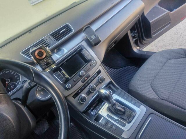 Серый Фольксваген Пассат Вариант, объемом двигателя 2 л и пробегом 350 тыс. км за 251 $, фото 5 на Automoto.ua