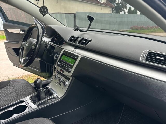 Серый Фольксваген Пассат Вариант, объемом двигателя 1.6 л и пробегом 235 тыс. км за 9000 $, фото 7 на Automoto.ua