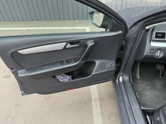 Сірий Фольксваген Пассат Варіант, об'ємом двигуна 2 л та пробігом 324 тис. км за 13500 $, фото 14 на Automoto.ua