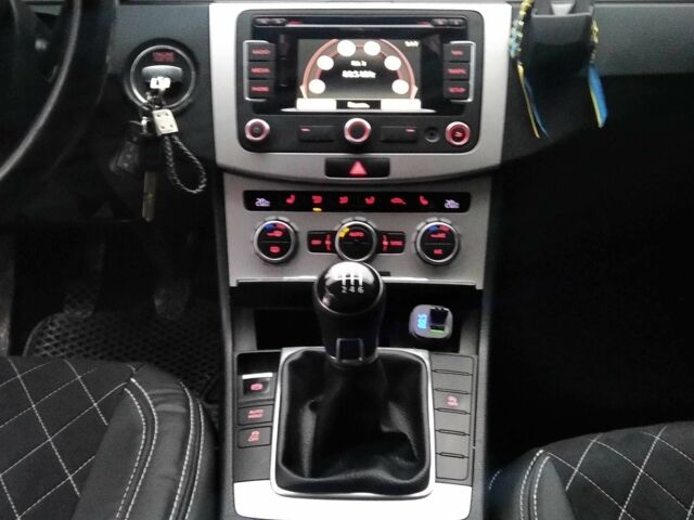 Серый Фольксваген Пассат Вариант, объемом двигателя 2 л и пробегом 328 тыс. км за 10500 $, фото 5 на Automoto.ua