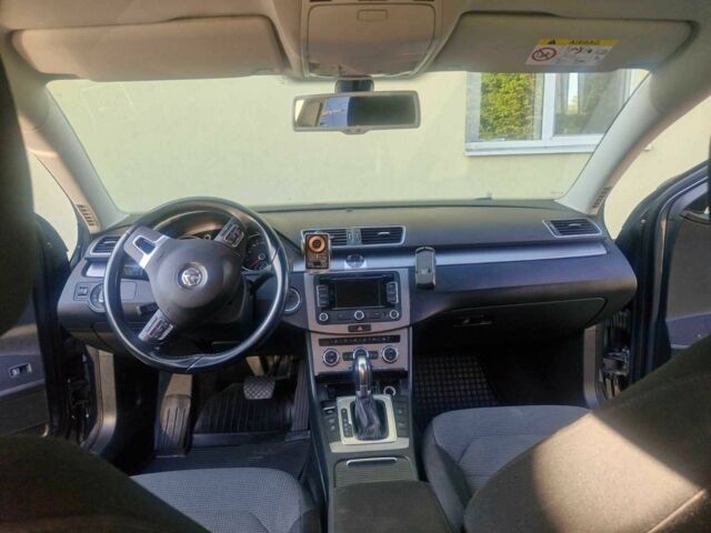 Серый Фольксваген Пассат Вариант, объемом двигателя 2 л и пробегом 350 тыс. км за 251 $, фото 4 на Automoto.ua