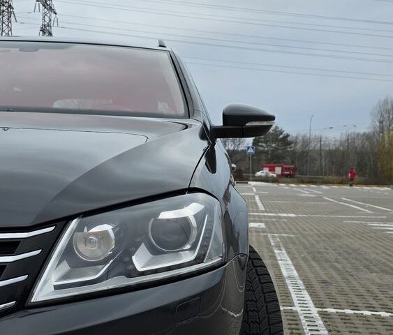 Сірий Фольксваген Пассат Варіант, об'ємом двигуна 2 л та пробігом 324 тис. км за 13500 $, фото 1 на Automoto.ua