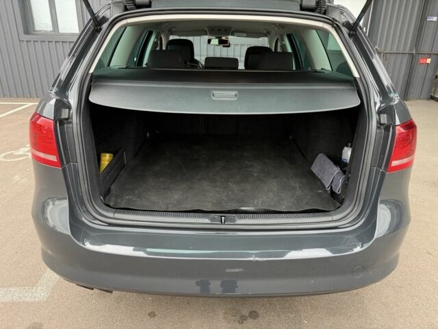 Сірий Фольксваген Пассат Варіант, об'ємом двигуна 2 л та пробігом 324 тис. км за 13500 $, фото 16 на Automoto.ua