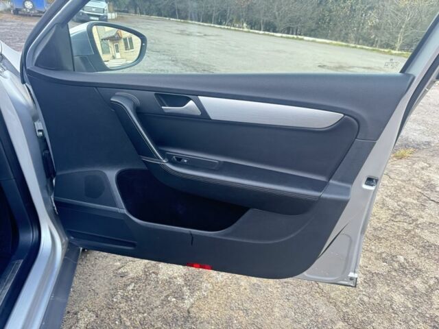 Серый Фольксваген Пассат Вариант, объемом двигателя 2 л и пробегом 259 тыс. км за 12500 $, фото 16 на Automoto.ua