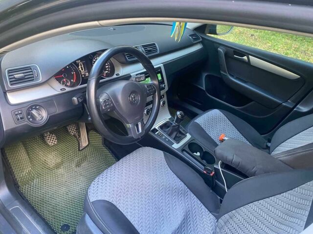 Серый Фольксваген Пассат Вариант, объемом двигателя 1.6 л и пробегом 318 тыс. км за 9499 $, фото 2 на Automoto.ua