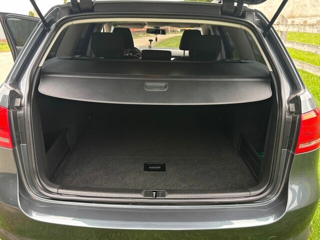 Серый Фольксваген Пассат Вариант, объемом двигателя 1.6 л и пробегом 235 тыс. км за 9000 $, фото 10 на Automoto.ua