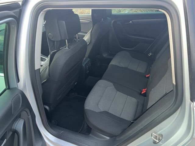 Сірий Фольксваген Пассат Варіант, об'ємом двигуна 2 л та пробігом 221 тис. км за 11600 $, фото 5 на Automoto.ua