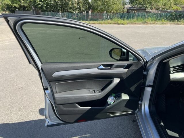 Серый Фольксваген Пассат Вариант, объемом двигателя 2 л и пробегом 320 тыс. км за 17800 $, фото 23 на Automoto.ua