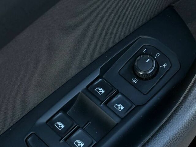 Сірий Фольксваген Пассат Варіант, об'ємом двигуна 2 л та пробігом 247 тис. км за 12000 $, фото 17 на Automoto.ua