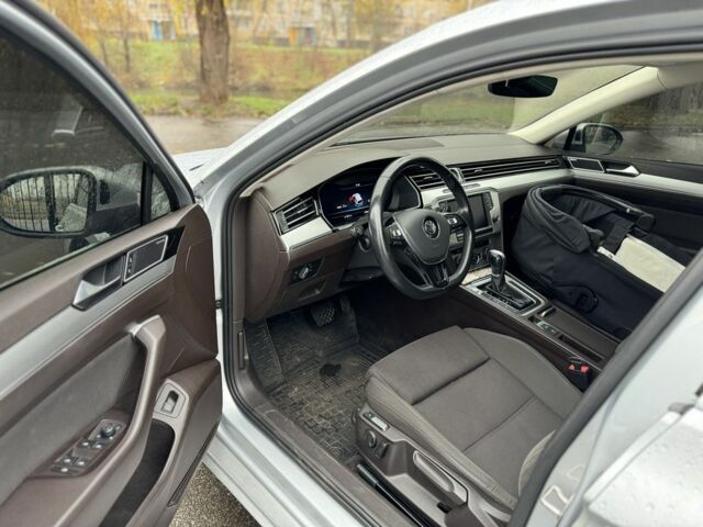 Сірий Фольксваген Пассат Варіант, об'ємом двигуна 2 л та пробігом 330 тис. км за 14500 $, фото 5 на Automoto.ua