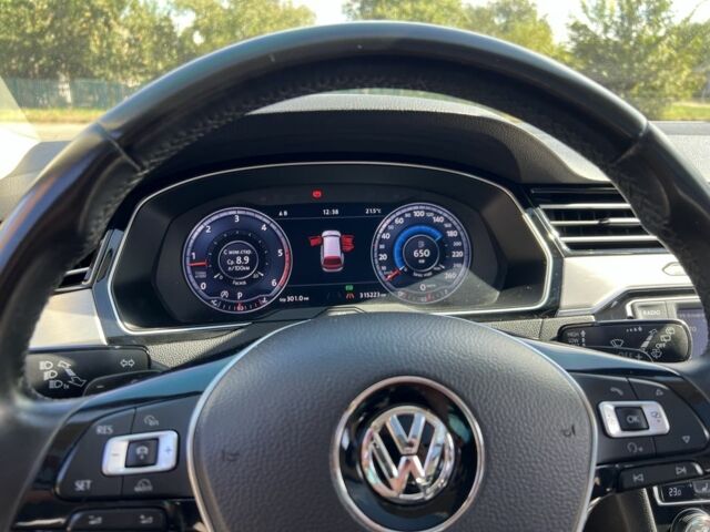 Серый Фольксваген Пассат Вариант, объемом двигателя 2 л и пробегом 320 тыс. км за 17800 $, фото 10 на Automoto.ua