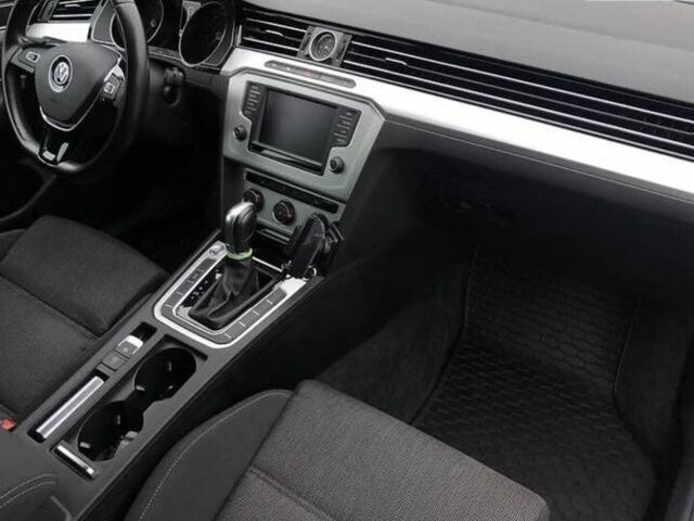 Серый Фольксваген Пассат Вариант, объемом двигателя 1.6 л и пробегом 345 тыс. км за 13100 $, фото 6 на Automoto.ua